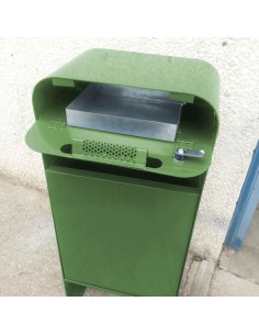 Papelera con cenicero verde 2