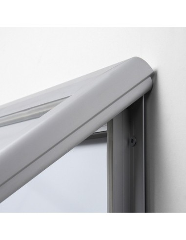 Vitrinas de anuncios con patas