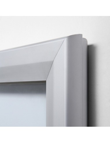 Vitrinas de anuncios con patas